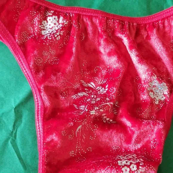 Red underwear - Picture 2 of 2